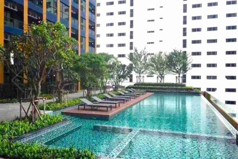 Condo in Bangkok, Thailand, 1 bedroom  № 183390 - photo 2