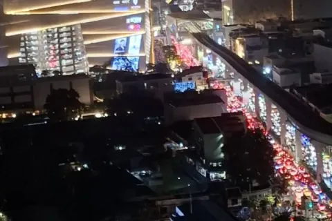 Condo in Khlong San, Bangkok, Thailand, 3 bedrooms  № 169551 - photo 16