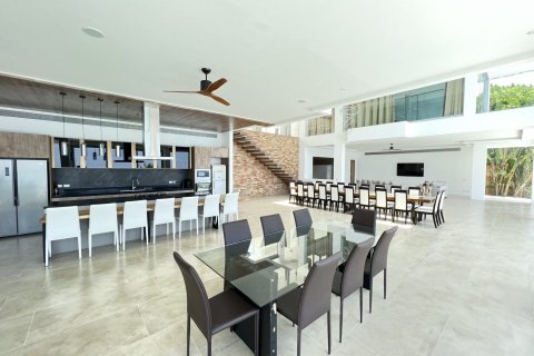 Villa in Phuket, Thailand 8 bedrooms № 169553 - photo 12