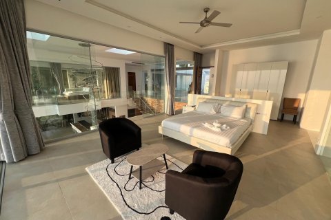 Villa in Phuket, Thailand 8 bedrooms № 169553 - photo 8