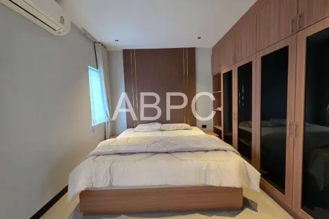 Casa de 5 dormitorios en Pattaya, Tailandia № 210938 - foto 5