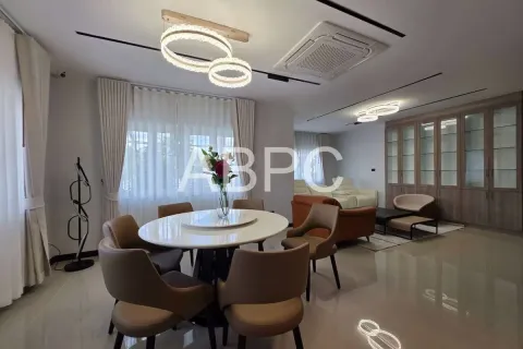 Casa de 5 dormitorios en Pattaya, Tailandia № 210938 - foto 13