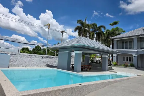 Casa de 5 dormitorios en Pattaya, Tailandia № 210938 - foto 30