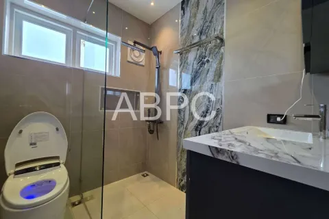 Casa de 5 dormitorios en Pattaya, Tailandia № 210938 - foto 12