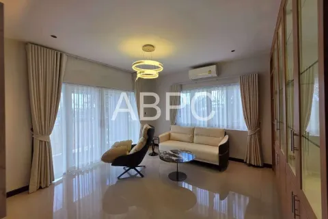 Casa de 5 dormitorios en Pattaya, Tailandia № 210938 - foto 7