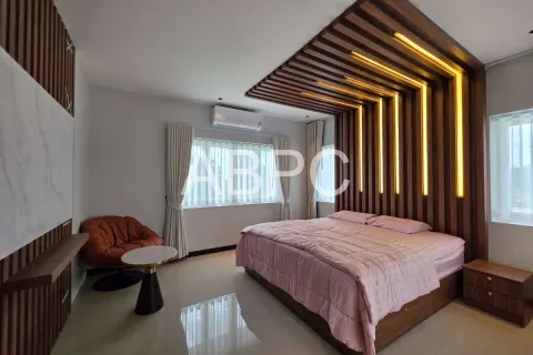 Casa de 5 dormitorios en Pattaya, Tailandia № 210938 - foto 8