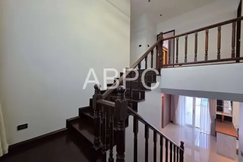 Casa de 5 dormitorios en Pattaya, Tailandia № 210938 - foto 3