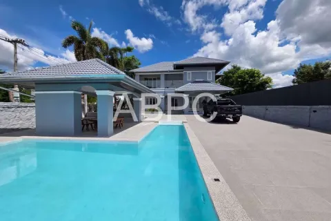 House in Pattaya, Thailand 5 bedrooms № 210938