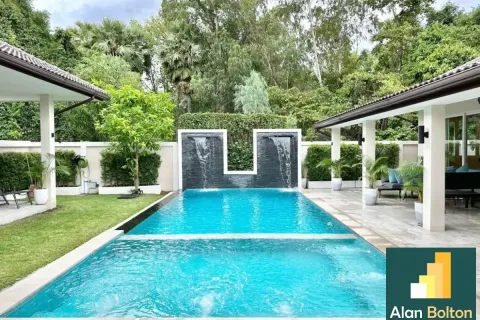 Casa de 6 dormitorios en Pattaya, Tailandia № 210940 - foto 3