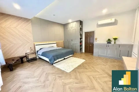 Casa de 6 dormitorios en Pattaya, Tailandia № 210940 - foto 14