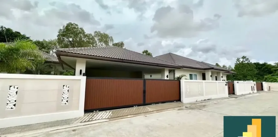 Casa de 6 dormitorios en Pattaya, Tailandia № 210939
