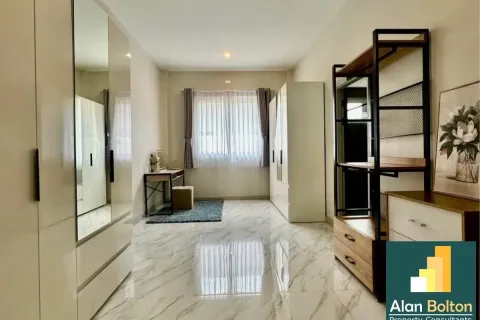 Casa de 6 dormitorios en Pattaya, Tailandia № 210939 - foto 10