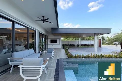 House in Pattaya, Thailand 3 bedrooms № 210942
