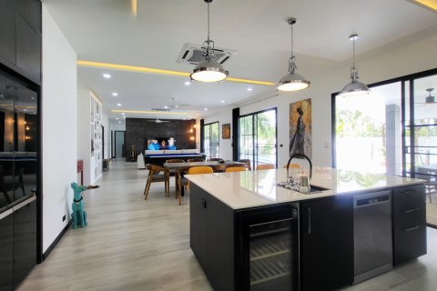 Villa in Phuket, Thailand 4 bedrooms № 139432 - photo 11