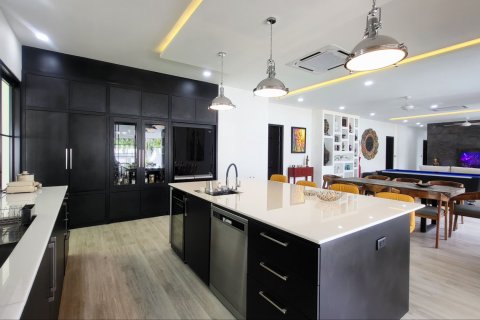 Villa in Phuket, Thailand 4 bedrooms № 139432 - photo 10