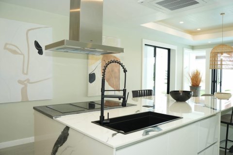 Villa in Phuket, Thailand 5 bedrooms № 136918 - photo 2