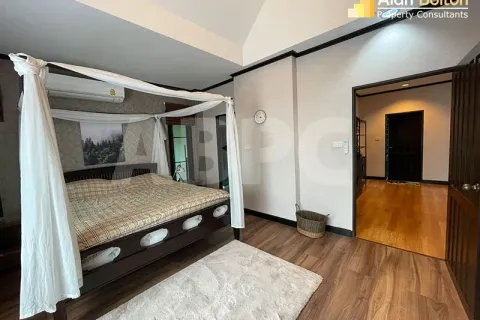 Casa de 4 dormitorios en Pattaya, Tailandia № 211770 - foto 10