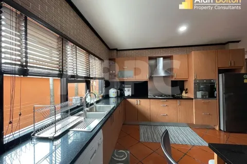 Casa de 4 dormitorios en Pattaya, Tailandia № 211770 - foto 5