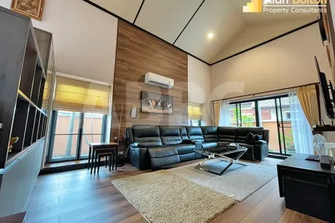 Casa de 4 dormitorios en Pattaya, Tailandia № 211770 - foto 3