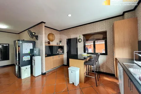 Casa de 4 dormitorios en Pattaya, Tailandia № 211770 - foto 12