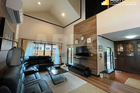Casa de 4 dormitorios en Pattaya, Tailandia № 211770 - foto 6
