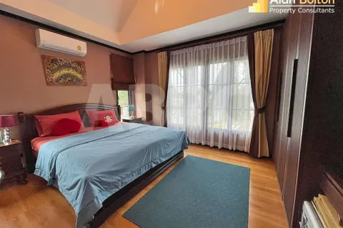 Casa de 4 dormitorios en Pattaya, Tailandia № 211770 - foto 9