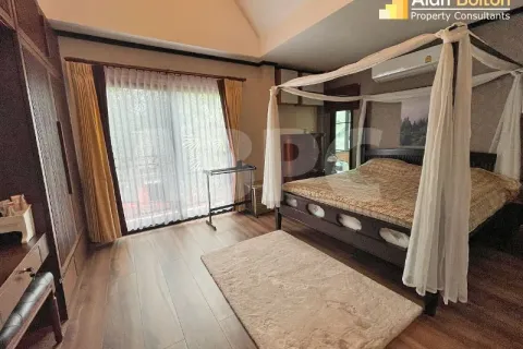 Casa de 4 dormitorios en Pattaya, Tailandia № 211770 - foto 4