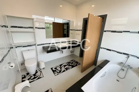 Casa de 4 dormitorios en Pattaya, Tailandia № 211769 - foto 9