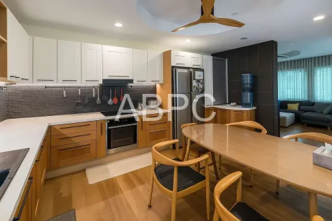 Casa de 4 dormitorios en Pattaya, Tailandia № 211769 - foto 4