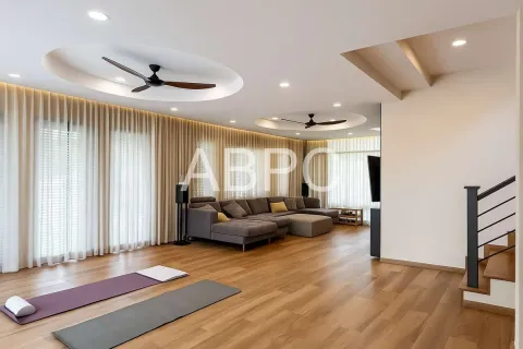 Casa de 4 dormitorios en Pattaya, Tailandia № 211769 - foto 3