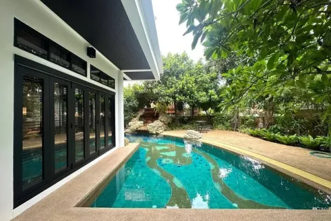 Casa de 4 dormitorios en Pattaya, Tailandia № 211764 - foto 24