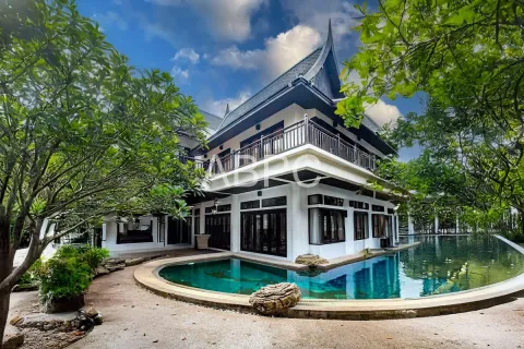 House in Pattaya, Thailand 4 bedrooms № 211764