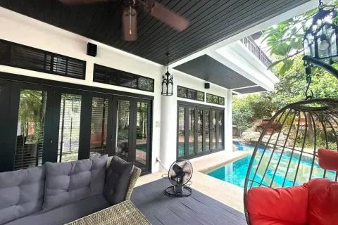 Casa de 4 dormitorios en Pattaya, Tailandia № 211764 - foto 25
