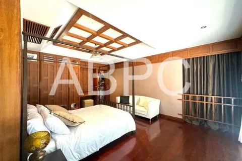 Casa de 4 dormitorios en Pattaya, Tailandia № 211764 - foto 17