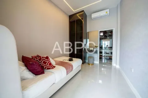 Casa de 4 dormitorios en Pattaya, Tailandia № 211766 - foto 3