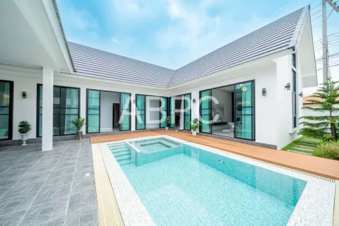 Casa de 4 dormitorios en Pattaya, Tailandia № 211766 - foto 8