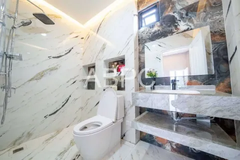 Casa de 4 dormitorios en Pattaya, Tailandia № 211766 - foto 4