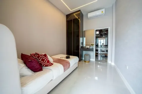 Casa de 4 dormitorios en Pattaya, Tailandia № 211766 - foto 13