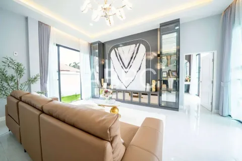 Casa de 4 dormitorios en Pattaya, Tailandia № 211766 - foto 7