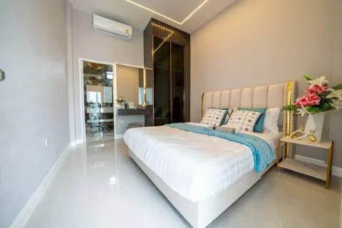 Casa de 4 dormitorios en Pattaya, Tailandia № 211766 - foto 15