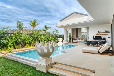 Villa in Phuket, Thailand 3 bedrooms № 118742 - photo 1