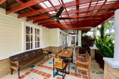 Villa in Kathu, Thailand 3 bedrooms № 145506 - photo 12