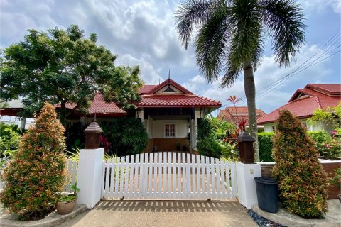 Villa in Kathu, Thailand 3 bedrooms № 145506 - photo 1