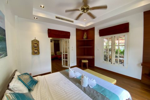 Villa in Kathu, Thailand 3 bedrooms № 145506 - photo 25