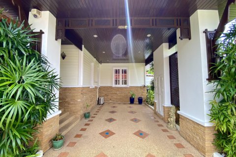 Villa in Kathu, Thailand 3 bedrooms № 145506 - photo 3