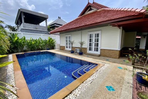Villa in Kathu, Thailand 3 bedrooms № 145506 - photo 6