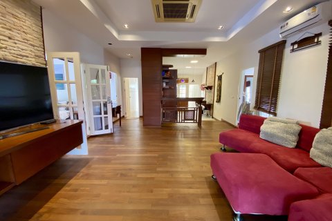 Villa in Kathu, Thailand 3 bedrooms № 145506 - photo 14