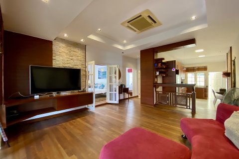 Villa in Kathu, Thailand 3 bedrooms № 145506 - photo 16