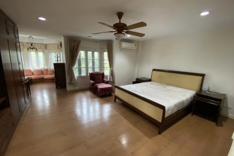 Townhouse in Bangkok, Thailand 4 bedrooms № 178960 - photo 16