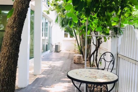 Townhouse in Bangkok, Thailand 4 bedrooms № 178960 - photo 5